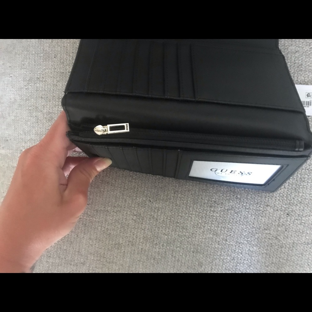 GUESS Wallet - Picture 5 of 8